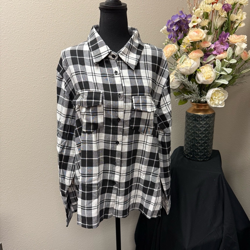 Women’s Black White Plaid Button Down Shirt 3XL Long Sleeve Pocket Flannel Look